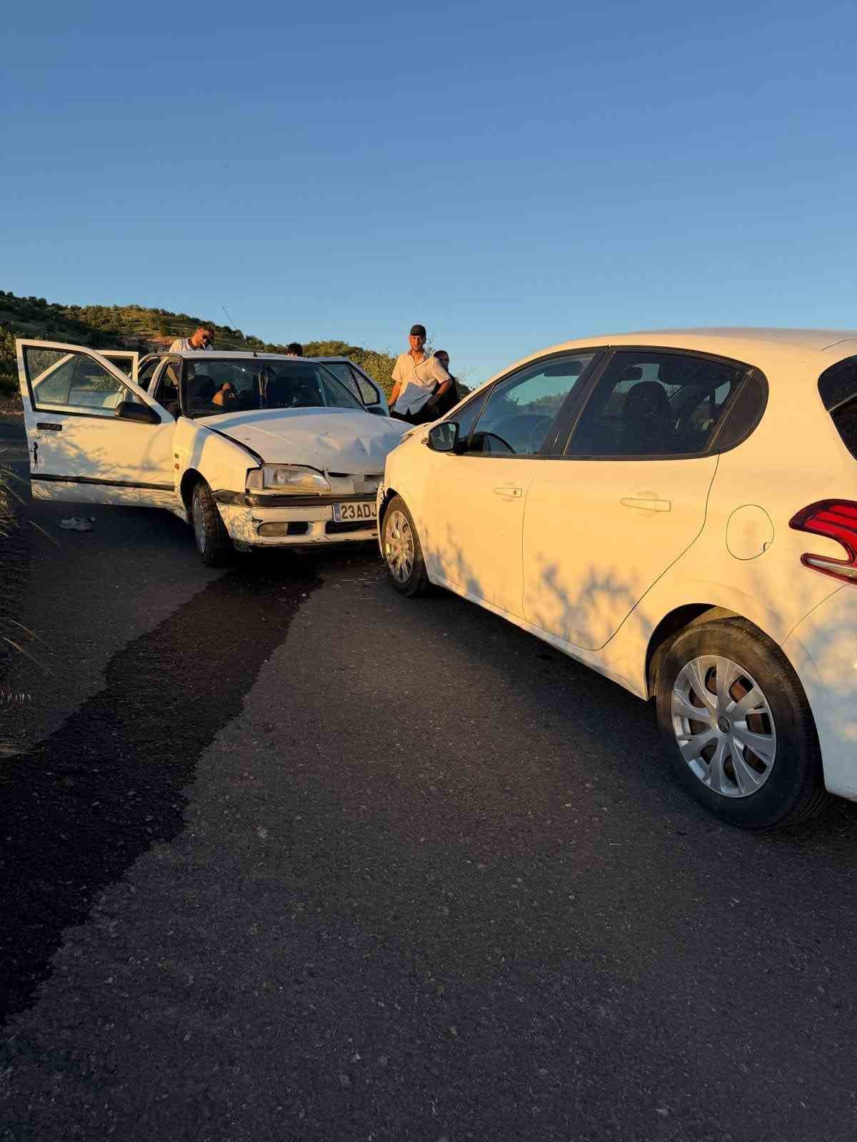 gercuste otomobiller carpisti 12 yarali 6 N84ZjPhc