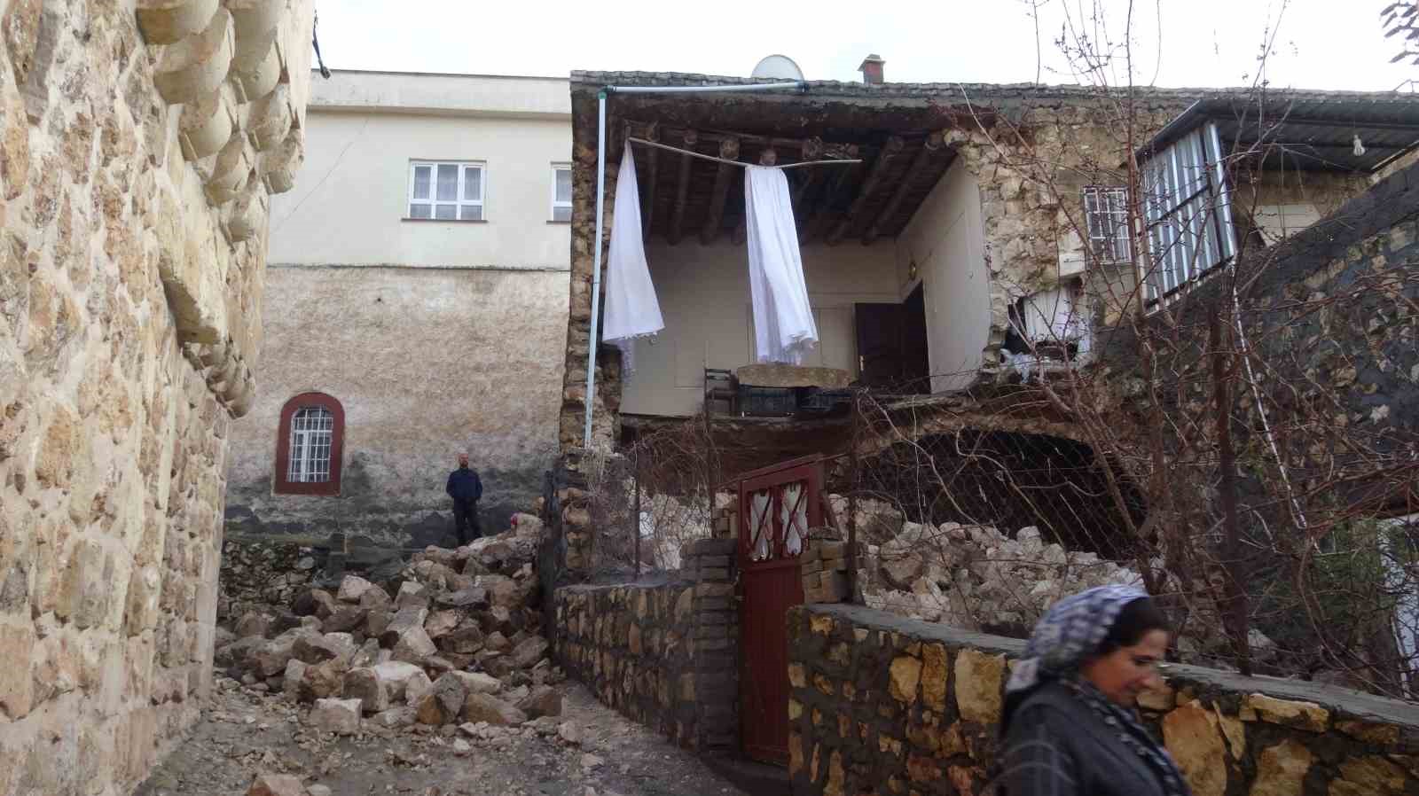 Gercüş’te sağanak yağışlara dayanamayan ev çöktü 12 gercuste saganak yagislara dayanamayan ev coktu 8 yyC44F1U
