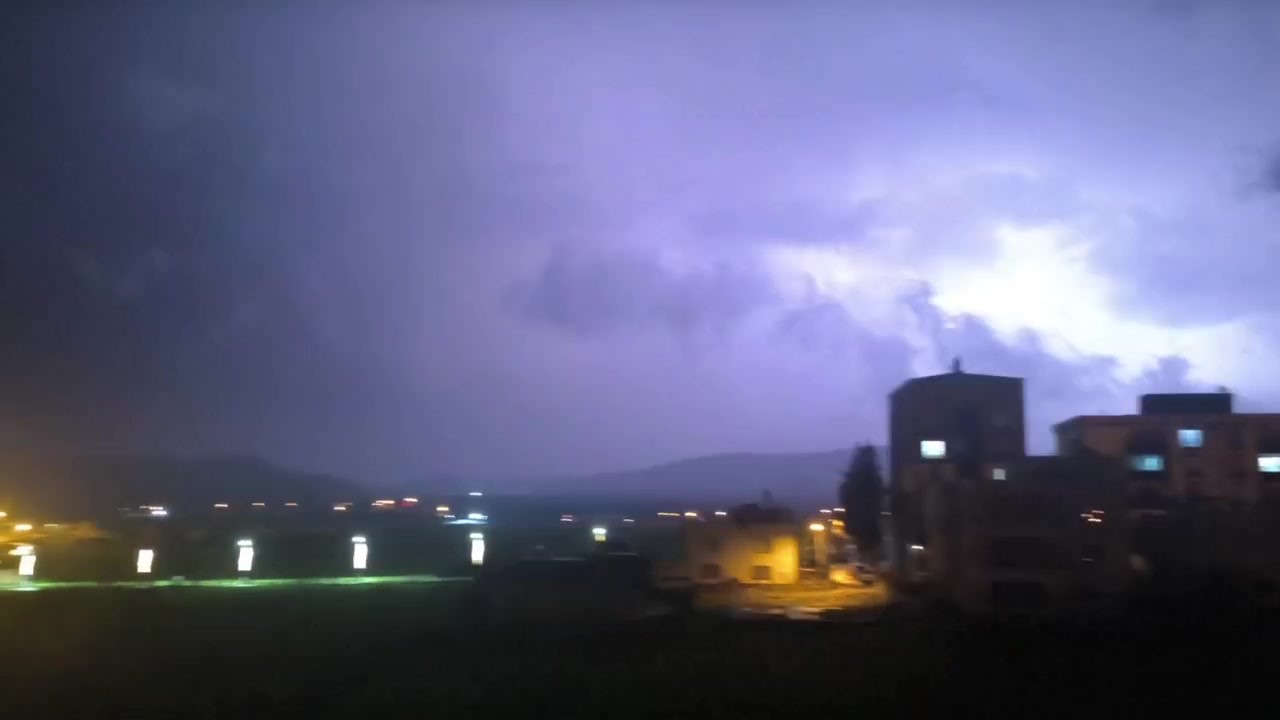 gercuste simsekler geceyi aydinlatti 1 DXz9eOCH