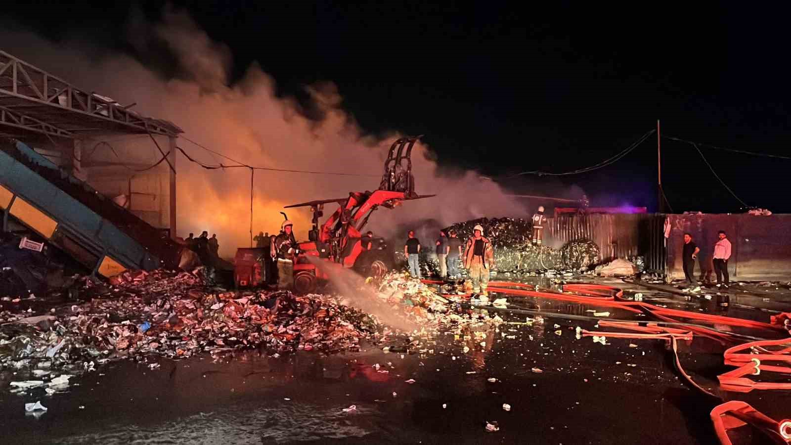 Geri dönüşüm tesisi alevlere teslim oldu 4 geri donusum tesisi alevlere teslim oldu 0 Tq4QdJFI