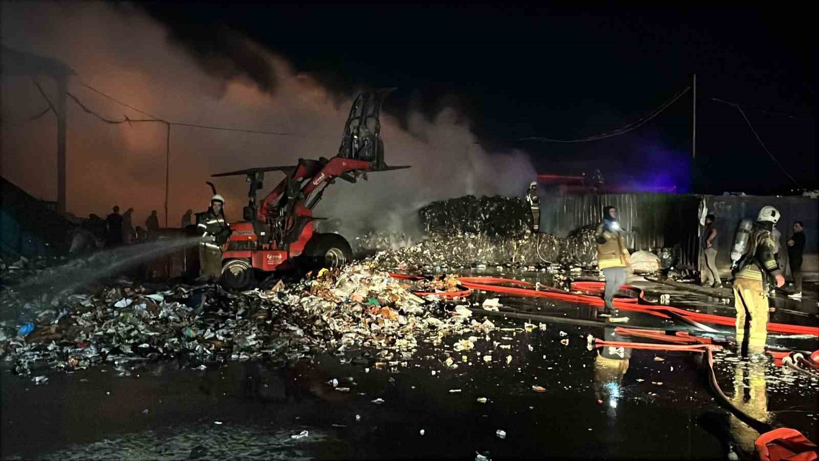 Geri dönüşüm tesisi alevlere teslim oldu 7 geri donusum tesisi alevlere teslim oldu 3 lXw2Dyus