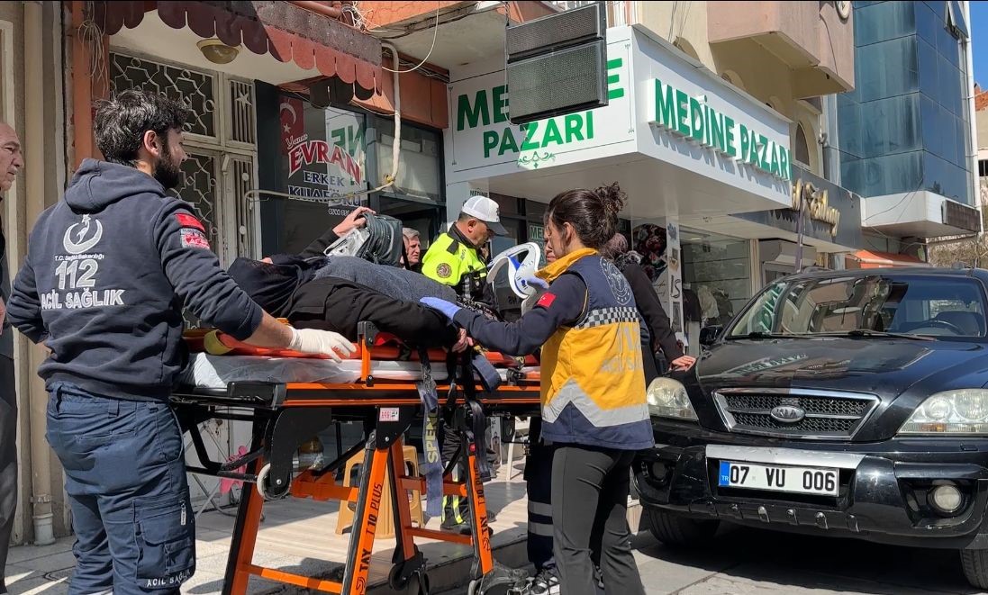 geri manevra sirasinda kaldirimda oturan yasli kadina carpan surucuye neden carptin sitemi 0 R6lGQUU9