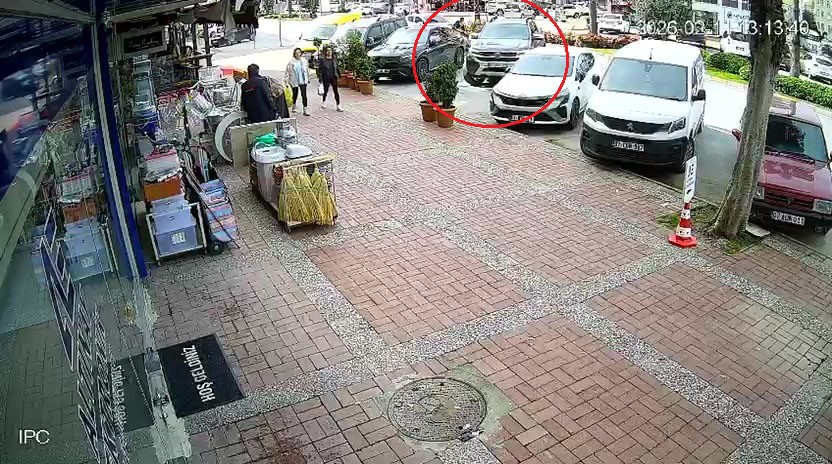 geri manevra yapan kamyonete carpan motosikletteki 2 kisi yaralandi 1 ymX838uZ