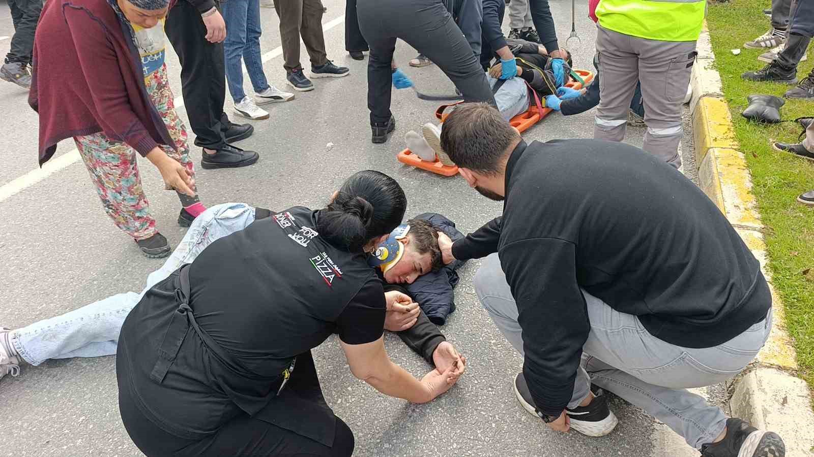 geri manevra yapan kamyonete carpan motosikletteki 2 kisi yaralandi 2 WbSgddmC