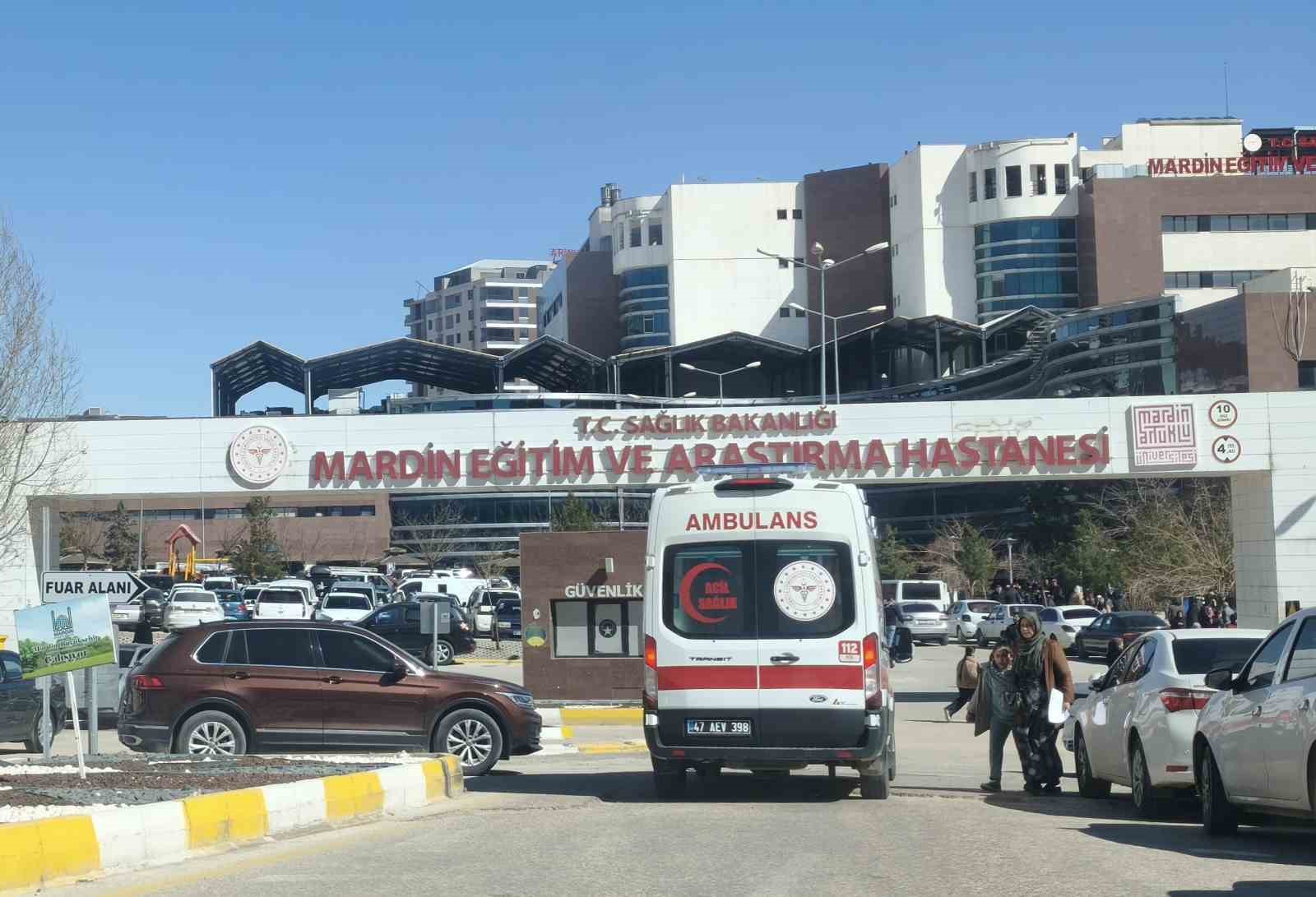 Geri manevra yapılan otomobilin altında kalan çocuk hayatını kaybetti 4 geri manevra yapilan otomobilin altinda kalan cocuk hayatini kaybetti 0 WPF384Kc