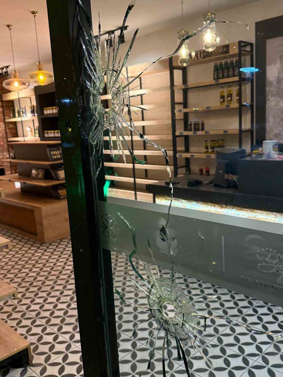 germencikte belediyenin satis magazasina silahli saldiri 3 v4wDNHgr