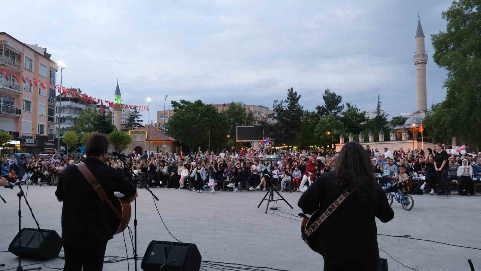 gezen sinema tiri karamanlilarla bulustu 3 XESy2Jhf