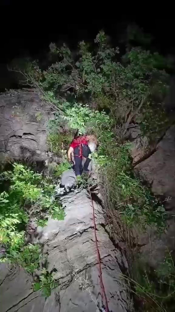 Gezmek için gittikleri Gizli koyda kaybolan 2 kişi JAK timlerince kurtarıldı 6 gezmek icin gittikleri gizli koyda kaybolan 2 kisi jak timlerince kurtarildi 2 UcYk2uGk