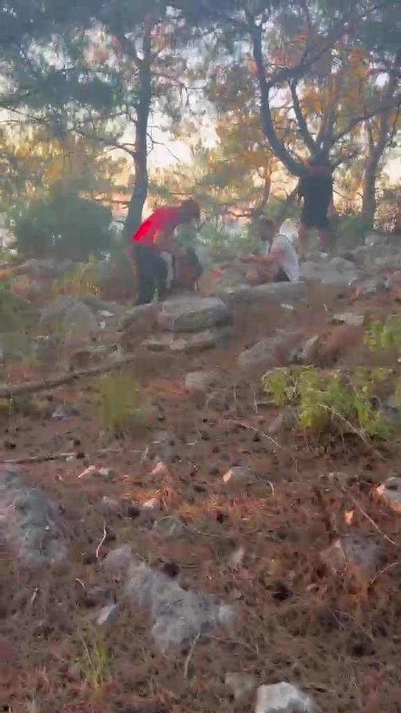 Gezmek için gittikleri Gizli koyda kaybolan 2 kişi JAK timlerince kurtarıldı 7 gezmek icin gittikleri gizli koyda kaybolan 2 kisi jak timlerince kurtarildi 3 gt6T9DkY