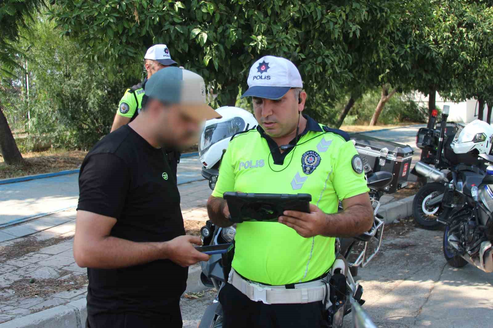 "Gideceğim yer yakın olduğu için kask takmadım" dedi, cezadan kurtulamadı 5 gidecegim yer yakin oldugu icin kask takmadim dedi cezadan kurtulamadi 1 jEsHi1uI