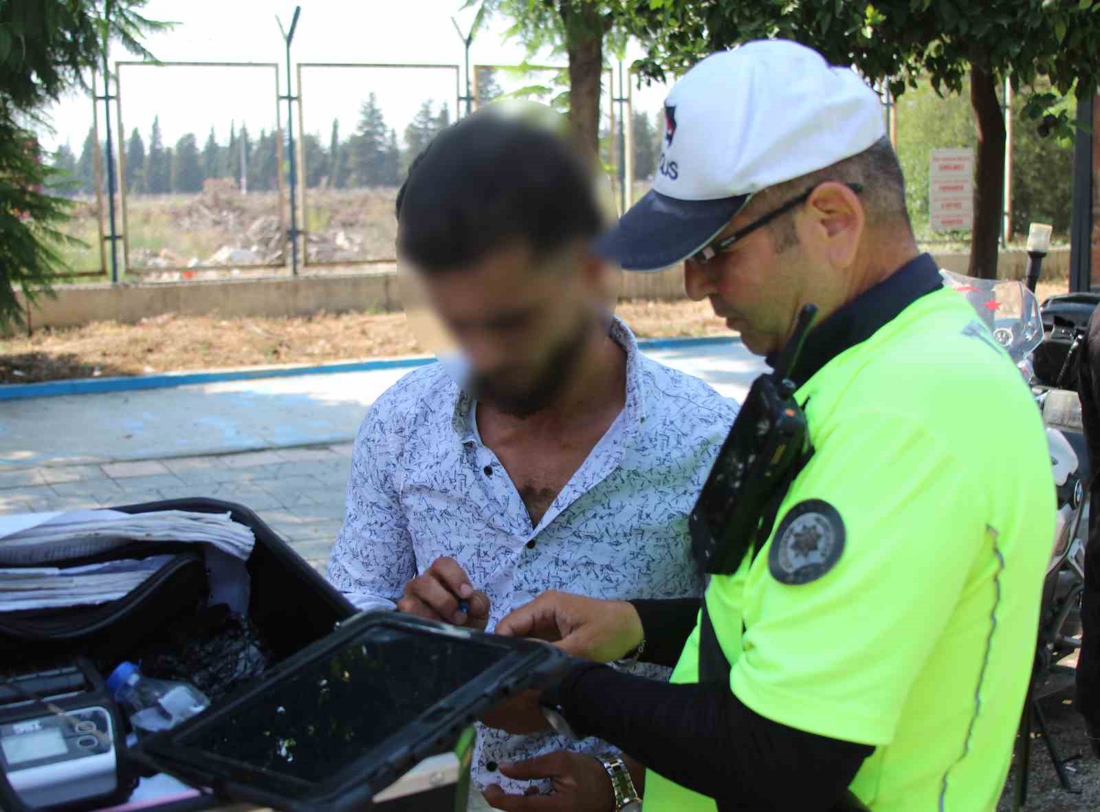 "Gideceğim yer yakın olduğu için kask takmadım" dedi, cezadan kurtulamadı 7 gidecegim yer yakin oldugu icin kask takmadim dedi cezadan kurtulamadi 3 Ze4aci4P