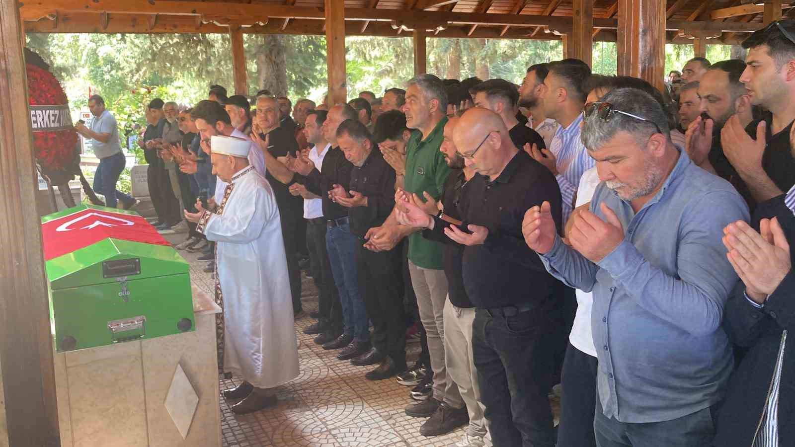 girdigi denizde hayatini kaybeden genc hakem son yolculuguna ugurlandi 1 6JCUvZYQ
