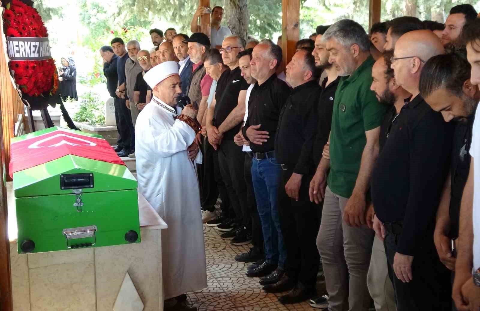 girdigi denizde hayatini kaybeden genc hakem son yolculuguna ugurlandi 4 sUfChQD2