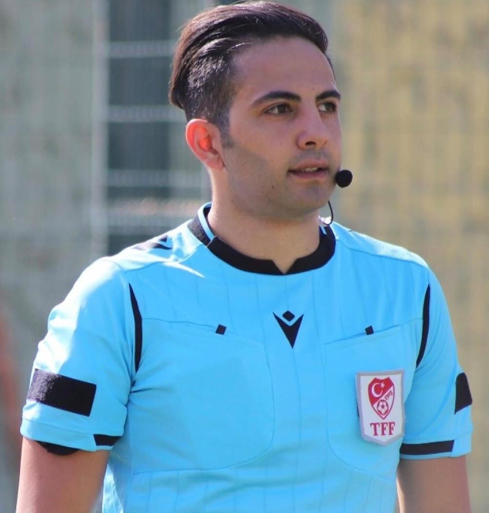 girdigi denizde hayatini kaybeden genc hakem son yolculuguna ugurlandi 5 A4MwisTl