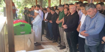 girdigi-denizde-hayatini-kaybeden-genc-hakem-son-yolculuguna-ugurlandi-u9X7zkuO.jpg