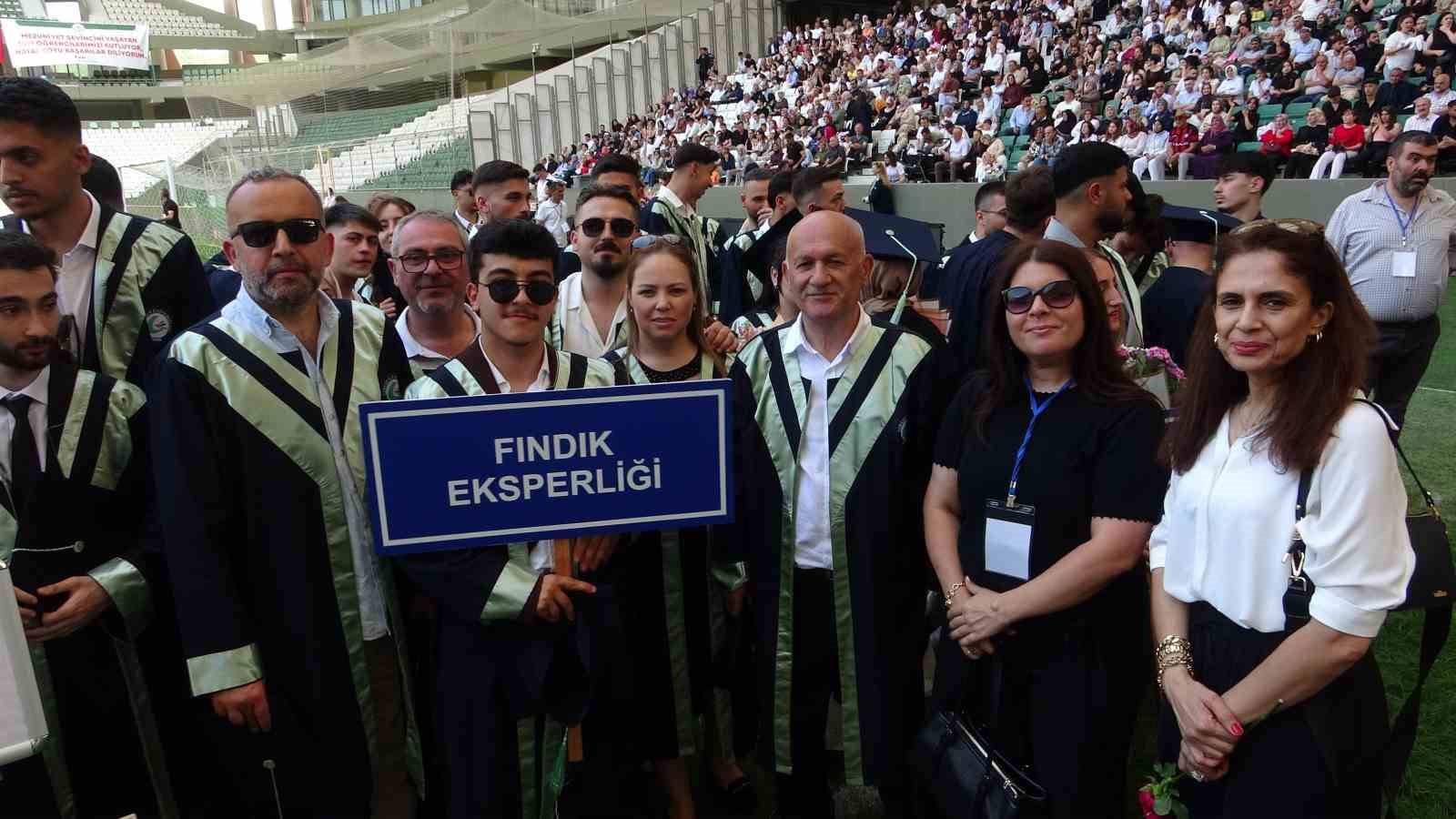 giresun universitesinin en dikkat ceken mezunlari oldular biri 40 yillik gazeteci digeri 5 cocuk bLnOcUAE