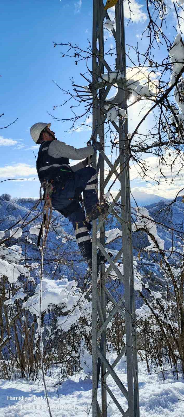giresunda kesintisiz enerji icin kar kis demeden calisiyorlar 0 cVOdzVZh