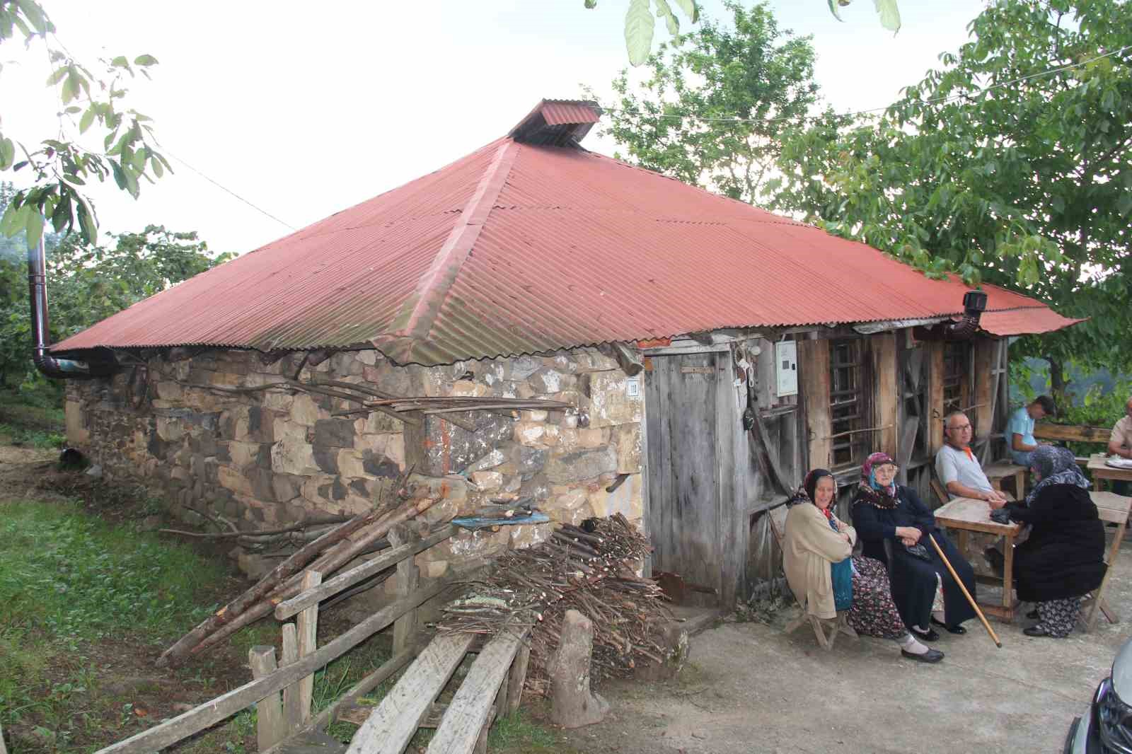 Giresun’da yayla yolundaki 70 yıllık kahvehane zamana direniyor 7 giresunda yayla yolundaki 70 yillik kahvehane zamana direniyor 3 P8GhZYgg