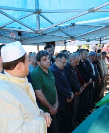 giresundaki-kazada-hayatlarini-kaybeden-yildiz-ailesi-trabzonda-son-yolculuklarina-ugurlandi-NSIj7KDp.jpg
