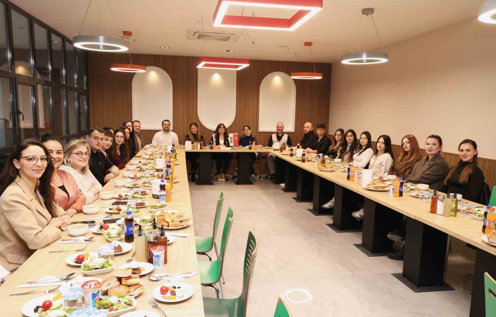 girisimci adayi ogrenciler isi mutfaginda ogreniyor 5 P7heFHZq