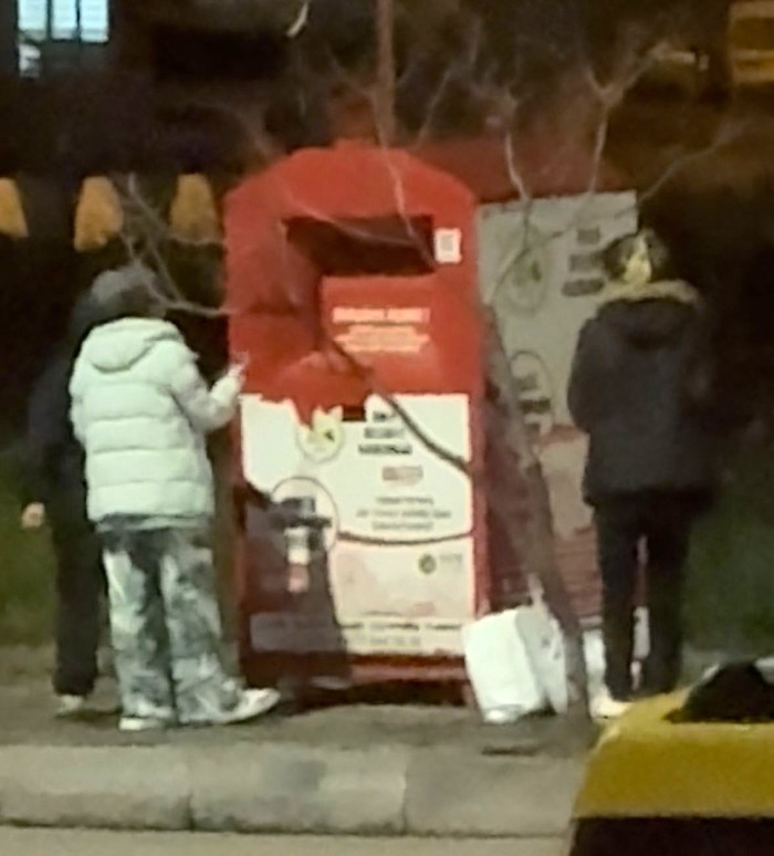 giysi kumbarasindan kiyafet caldilar 1 RdYBiAZK