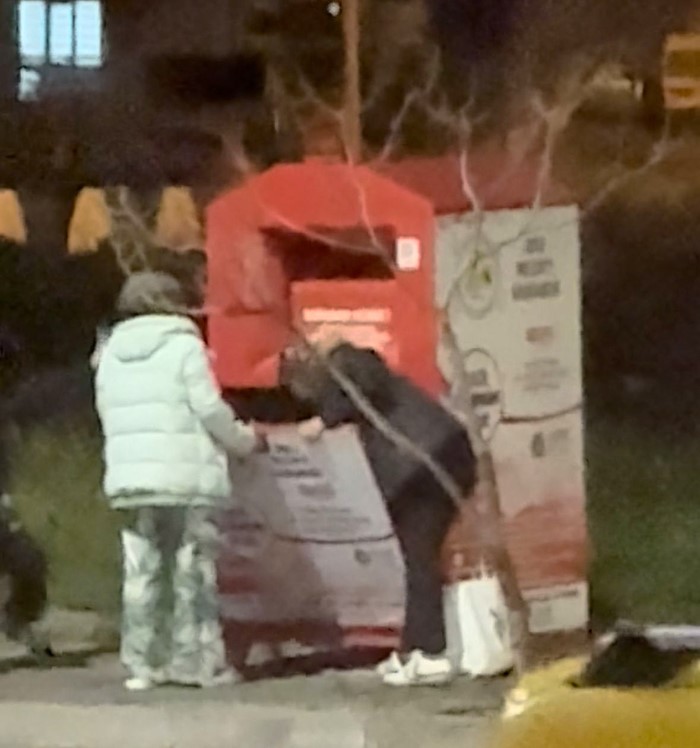 giysi kumbarasindan kiyafet caldilar 2 gbL4q8fX
