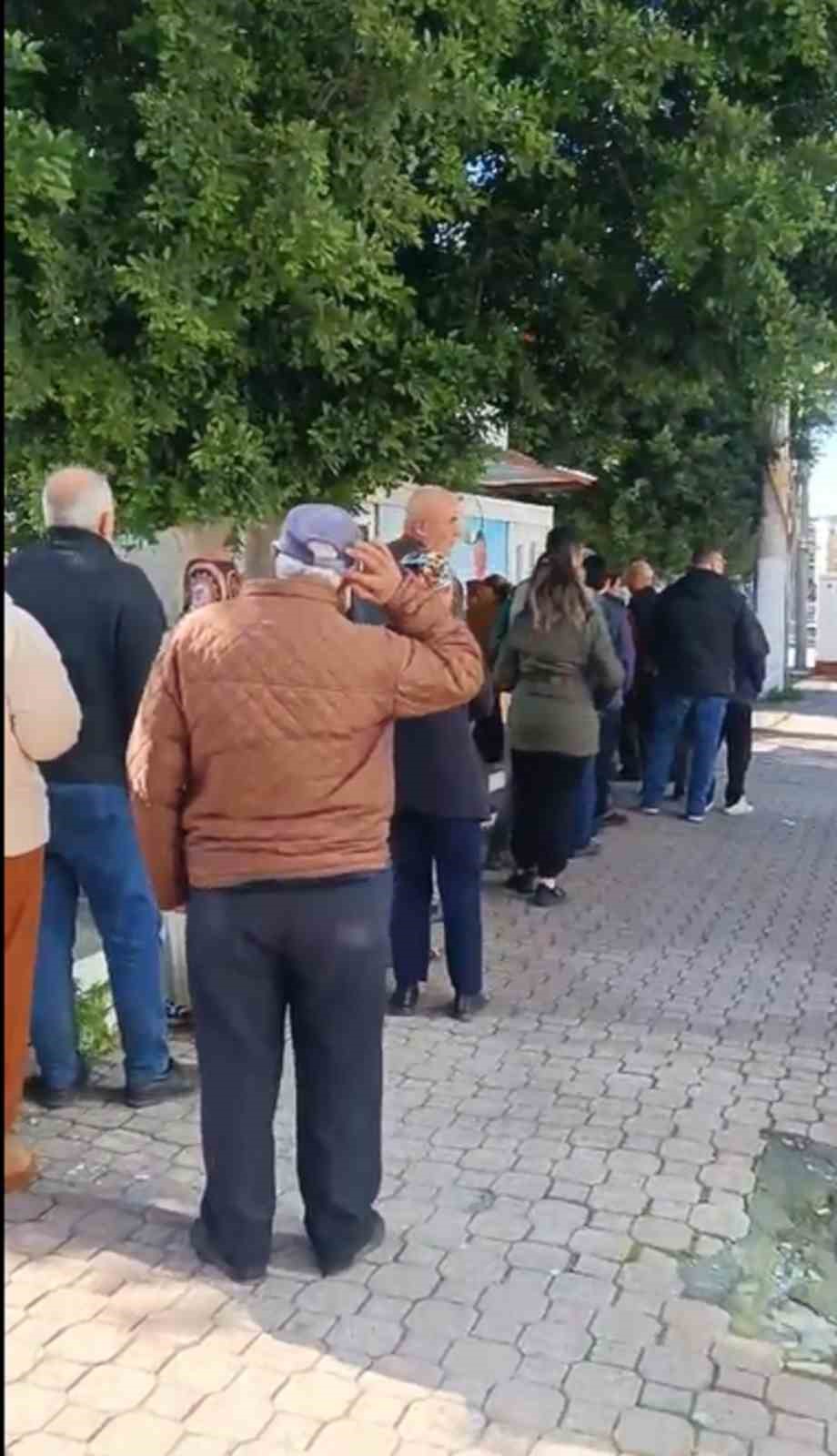 gizemli hayirsever ramazan ayi boyunca gunluk 6 bin ekmegi depremzede vatandaslara ucretsiz dagitacak 4 ZSGprIab