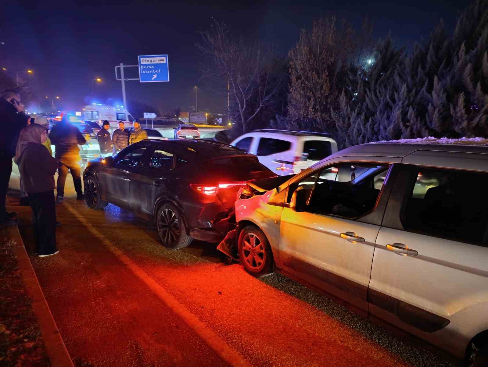 gizli buzlanma kazayi beraberinde getirdi 3 kisi yaralandi 1 OqVK6uJf