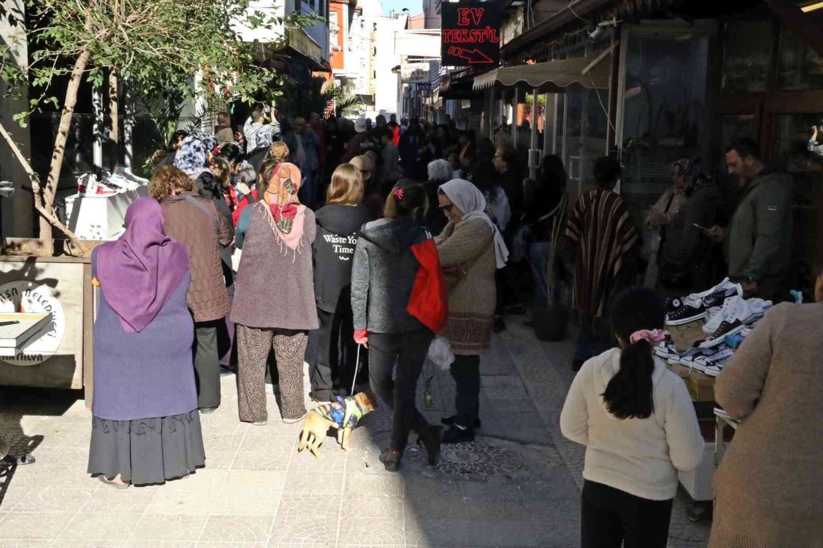 gizli hayirseverin ucretsiz pide kuyrugu 1 mIN2Wy6J