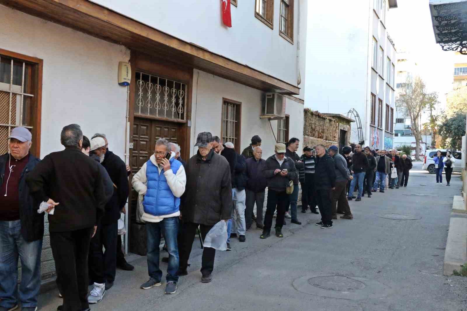 gizli hayirseverin ucretsiz pide kuyrugu 3 cw7umpNF