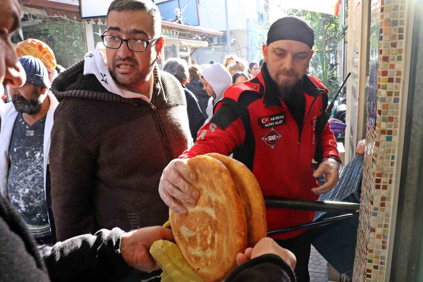 gizli hayirseverin ucretsiz pide kuyrugu 9 y469VRNG