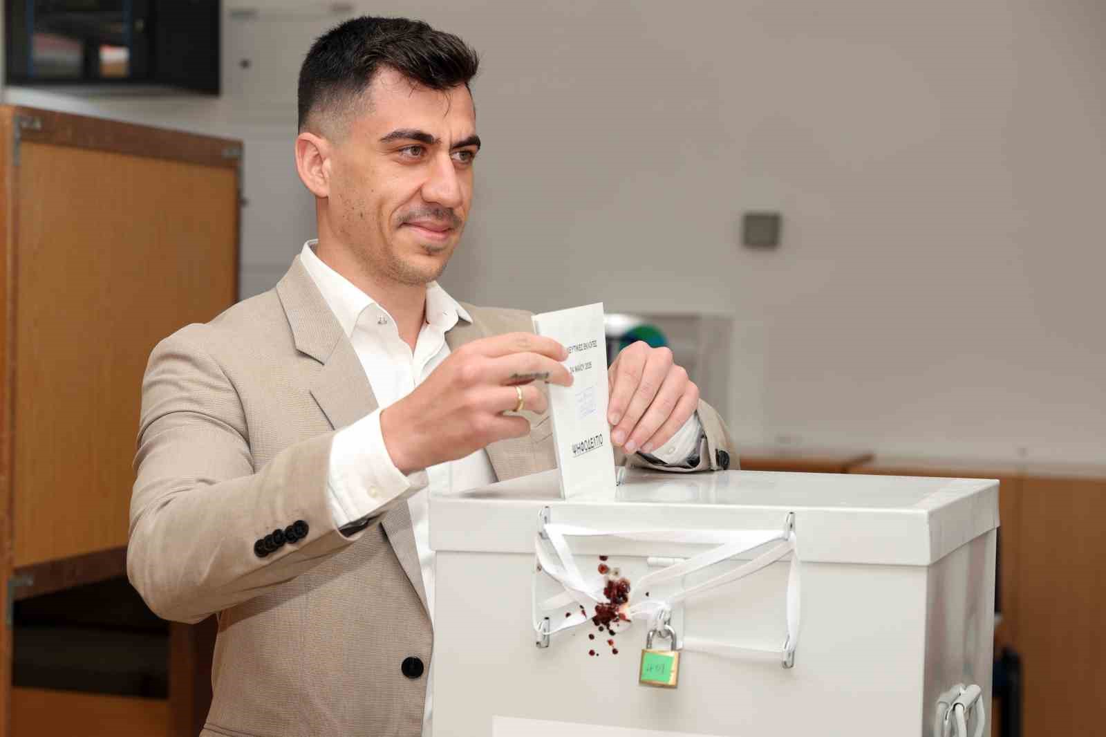 gkrydeki secimlerin resmi olmayan ilk sonuclarina gore disi yarista birinci sirada 1 TIN651W9