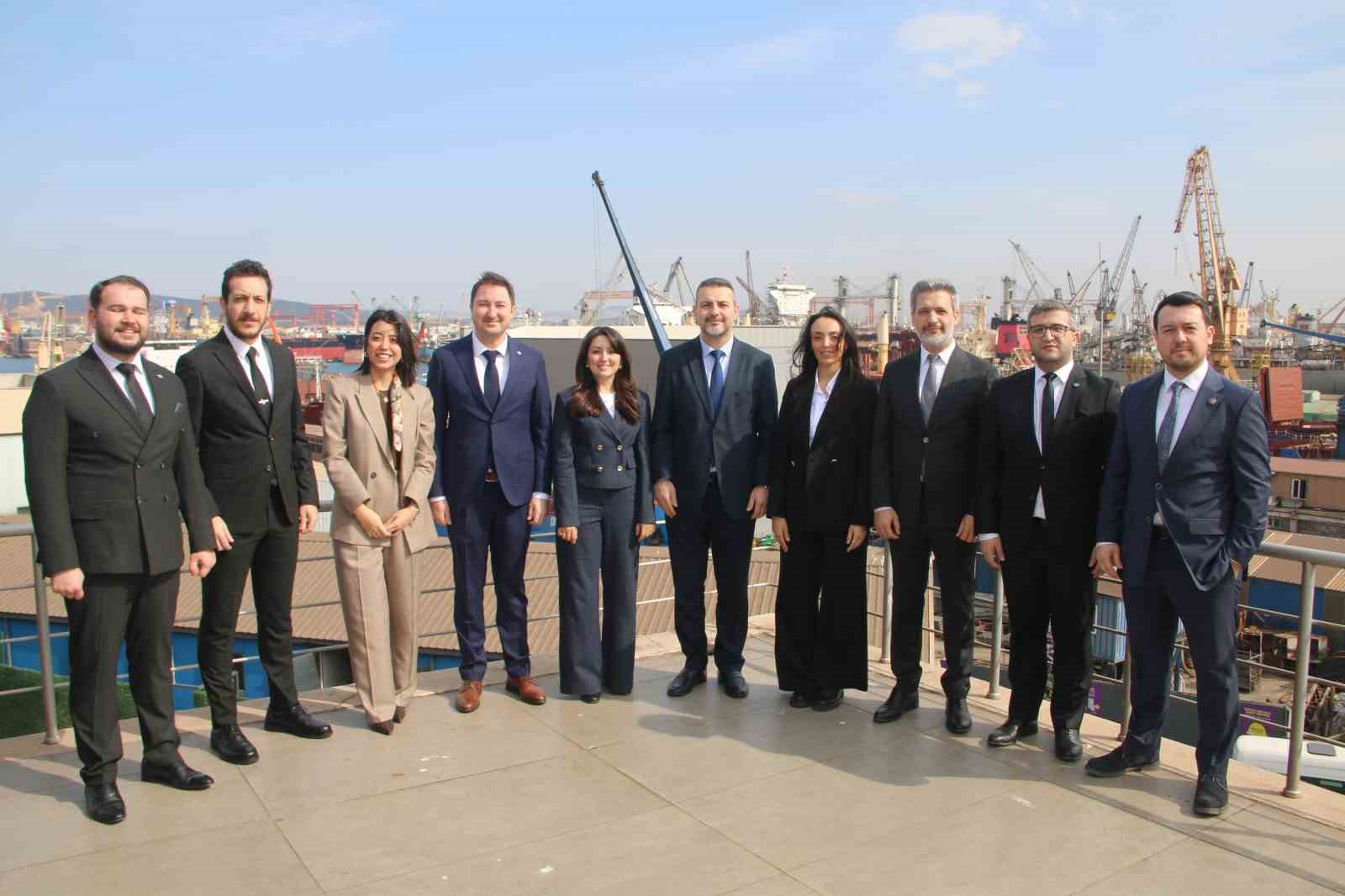 gmo baskan adayi kahraman bir gemi muhendisi bir sanayi ordusunu harekete gecirir 1 DhUc8UY3