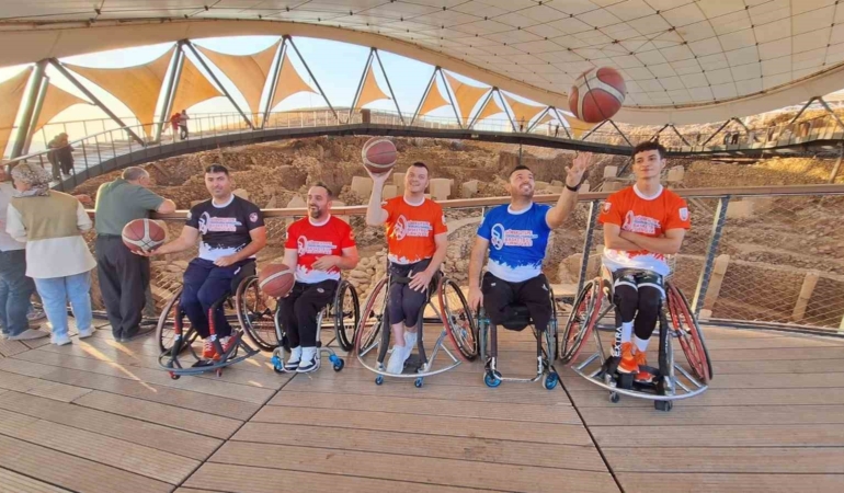 gobeklitepe-tekerlekli-sandalye-basketbol-turnuvasi-oncesi-takim-kaptanlar-gobeklitepede-bulustu-5JhMFiC4.jpg