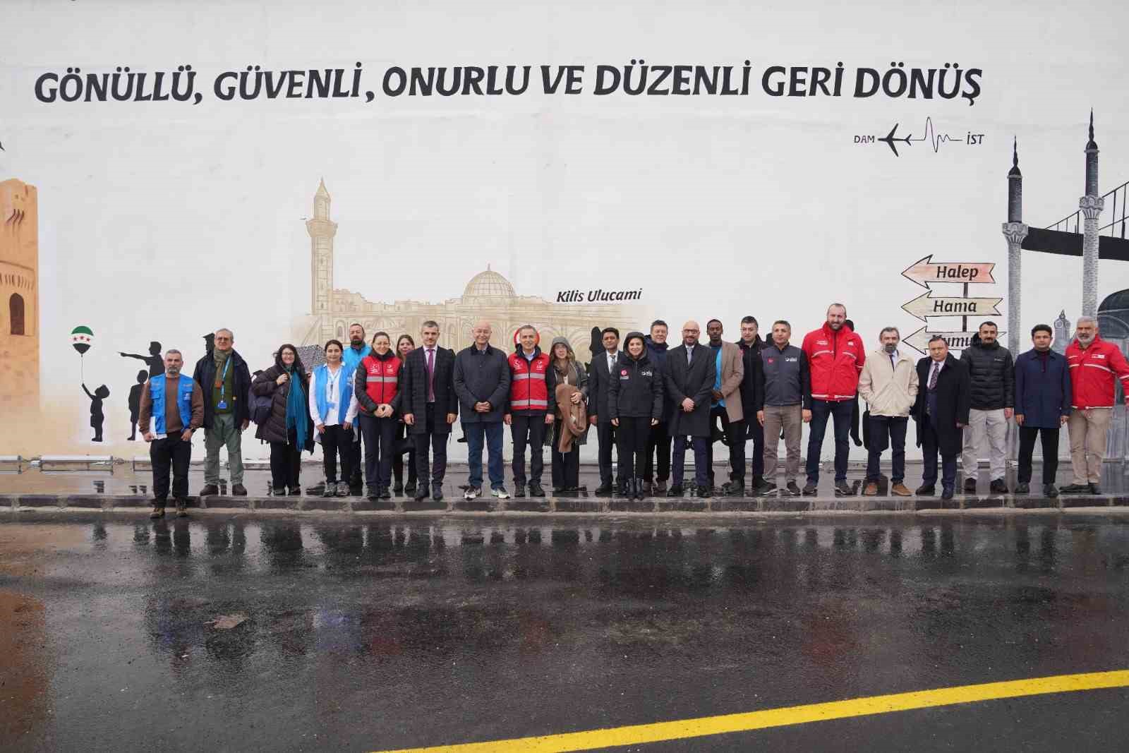 Göç İdaresi Başkanı Kök: "Gönüllü geri dönüşlere ilişkin işlemler uluslararası standartlara uygun yürütülmektedir" 7 goc idaresi baskani kok gonullu geri donuslere iliskin islemler uluslararasi standartlara uygun yurutulmektedir 3 LEFbBVhi
