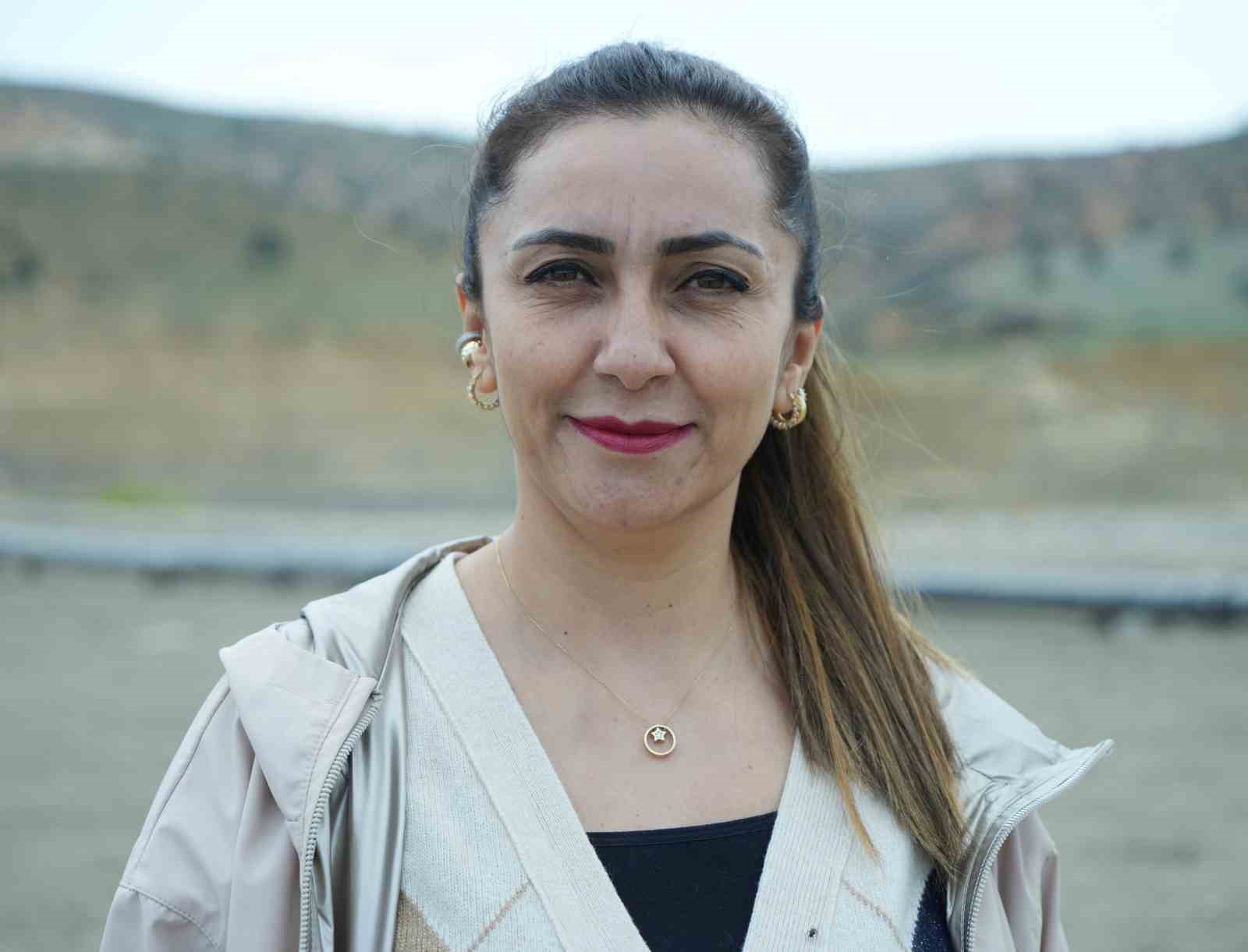 goc yolculugunu tamamlayan leylekler martilarla ayni alanda bulustu 5 eCHcbmh4