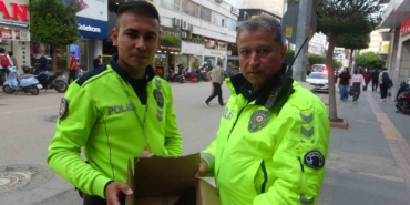 goc-yolunda-yorgun-dusen-ebabil-kuslarina-polisten-yurek-isitan-sefkat-UuX8JVNV.jpg