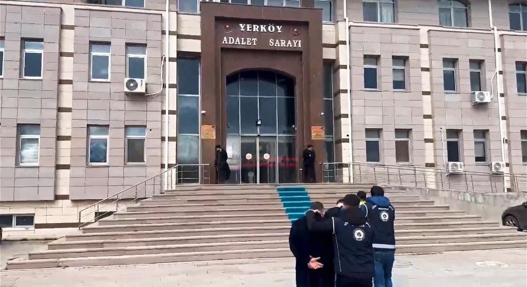 gocmen kacakciligi suphelisi 3 kisi savciliga sevk edildi 1 WApEwclD