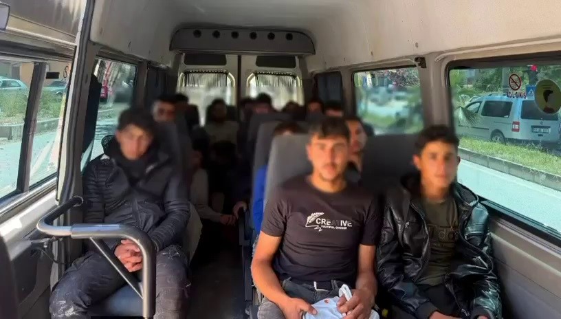 Göçmen kaçakçısı 2 organizatöre 401 bin TL ceza 5 gocmen kacakcisi 2 organizatore 401 bin tl ceza 1 L3NcnGtr