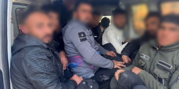 gocmenler-balik-istifi-gibi-tasinirken-yakalandilar-qlWaeYb2.jpg