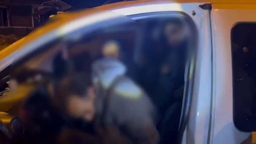 Göçmenleri tıka basa taşırken yakayı ele veren insan tacirine 102 bin TL ceza 5 gocmenleri tika basa tasirken yakayi ele veren insan tacirine 102 bin tl ceza 1
