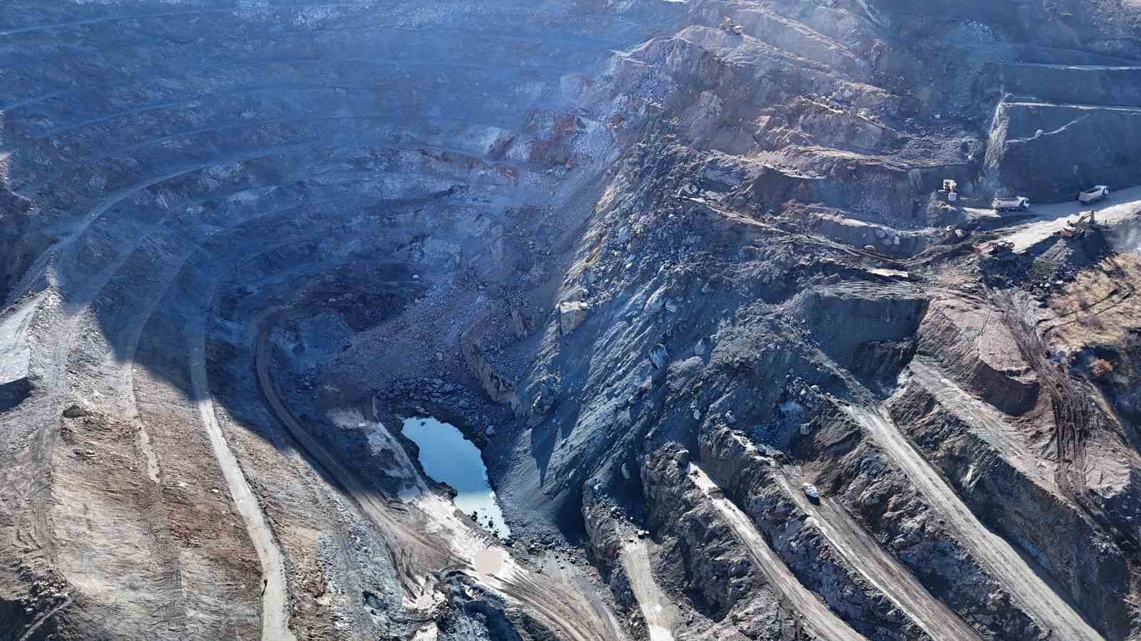 gocuk altinda kalan santiye mudurunu kurtarma calismalari 5inci gununde devam ediyor 0 ChqF6sN6