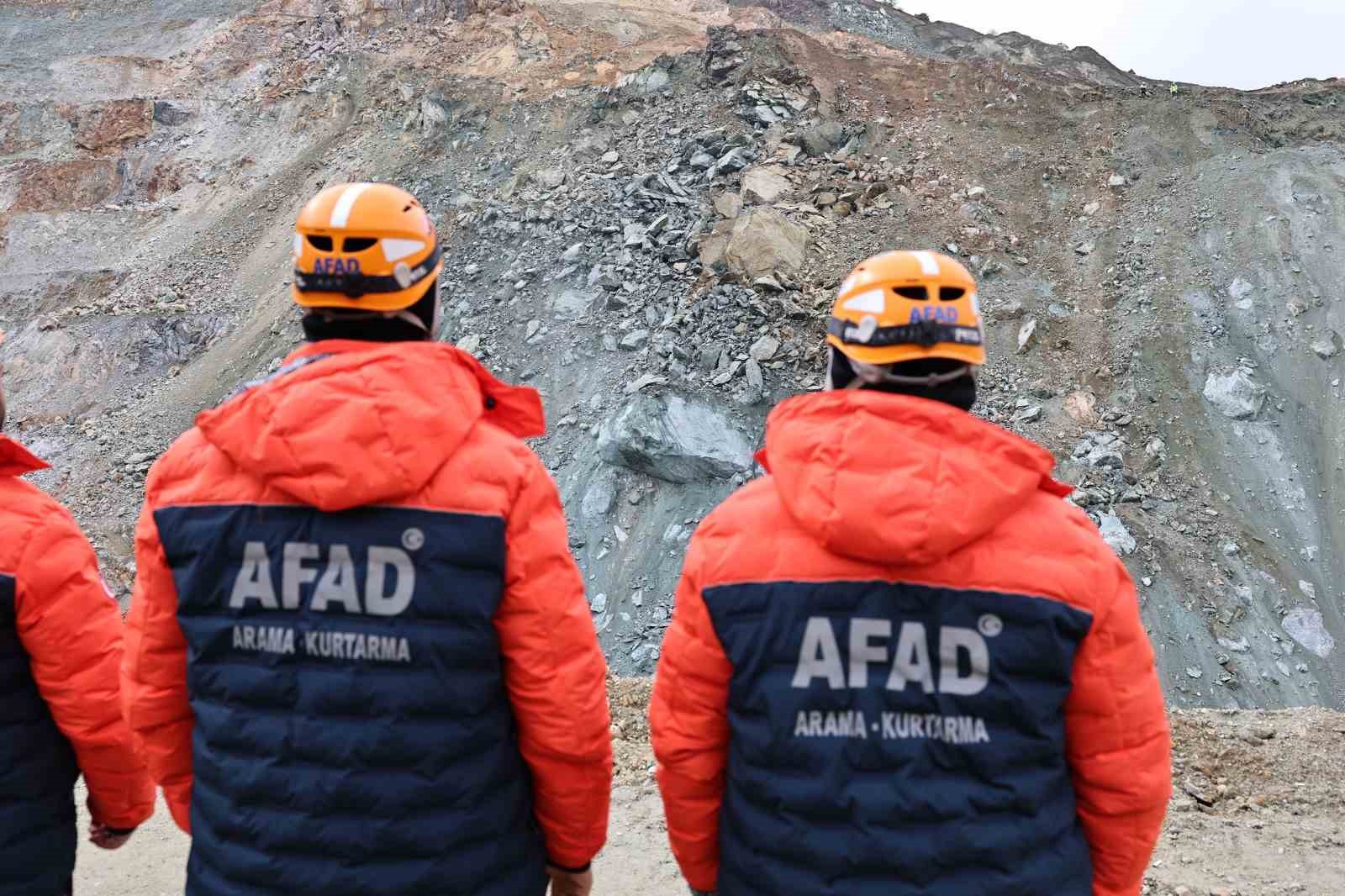 gocuk altinda kalan santiye mudurunu kurtarma calismalari 5inci gununde devam ediyor 1 dy1APjLX