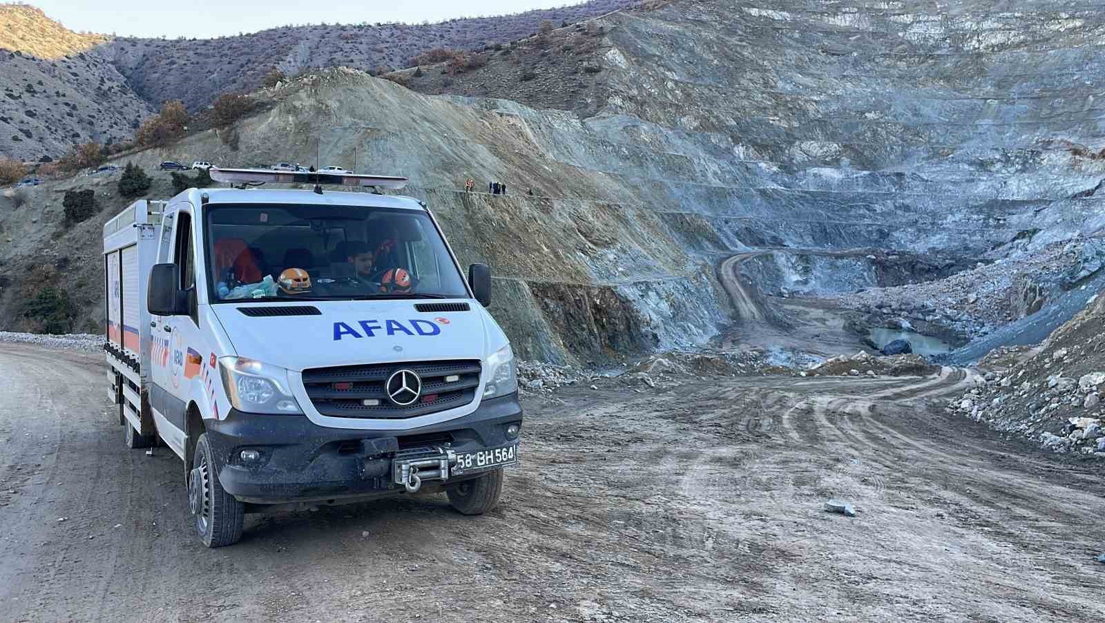 gocuk altinda kalan santiye mudurunu kurtarma calismalari 5inci gununde devam ediyor 5
