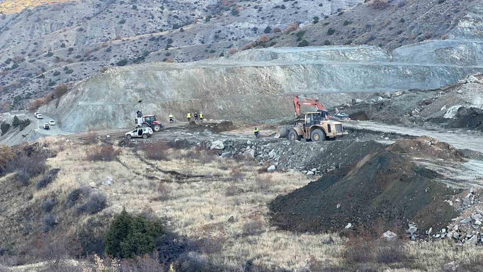 gocuk altinda santiye mudurunu kurtarma calismalari 4uncu gununde devam ediyor 4 i9CdleaW