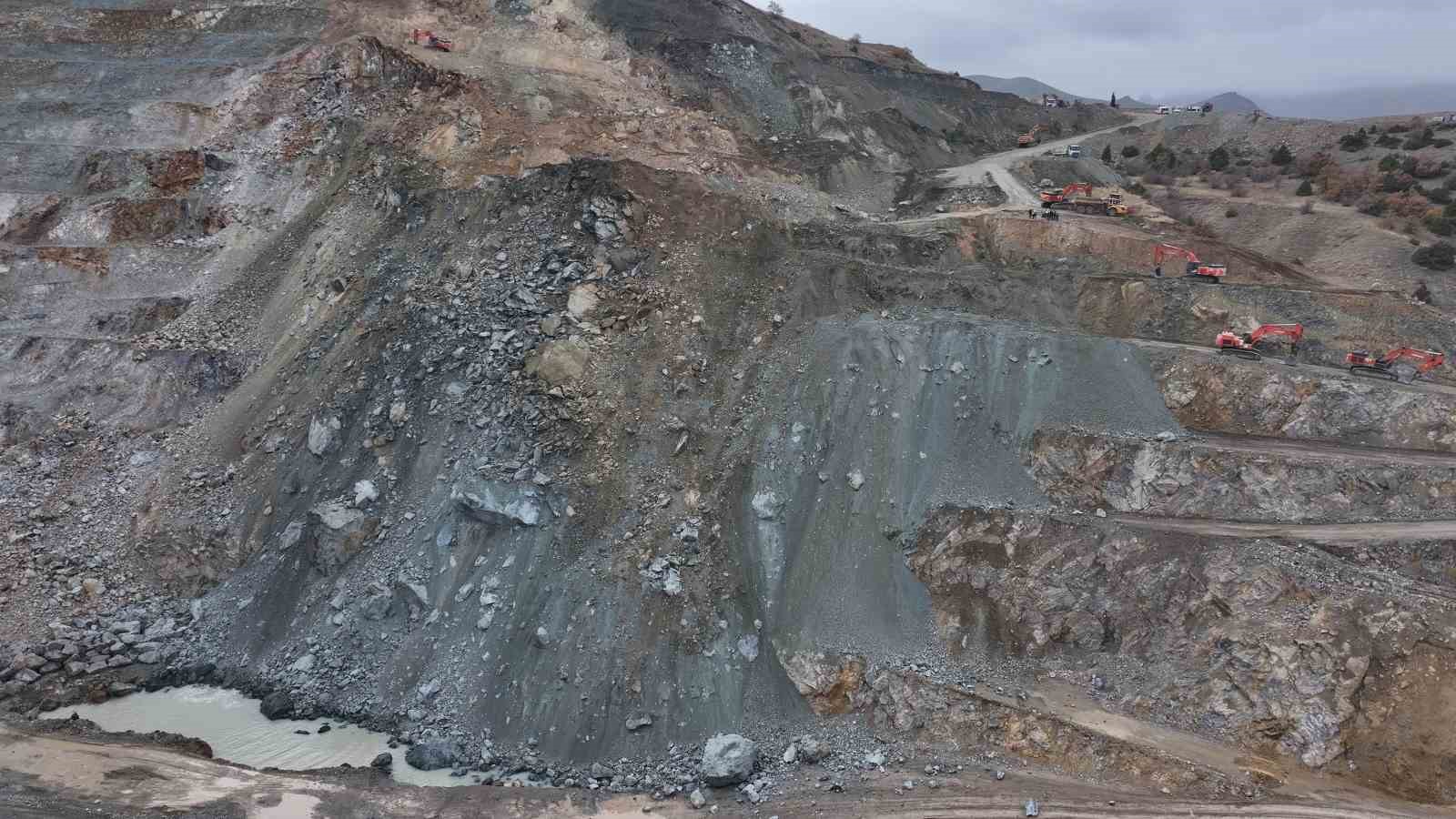 gocuk altinda santiye mudurunu kurtarma calismalari 4uncu gununde devam ediyor 6 eT2Yb9gD