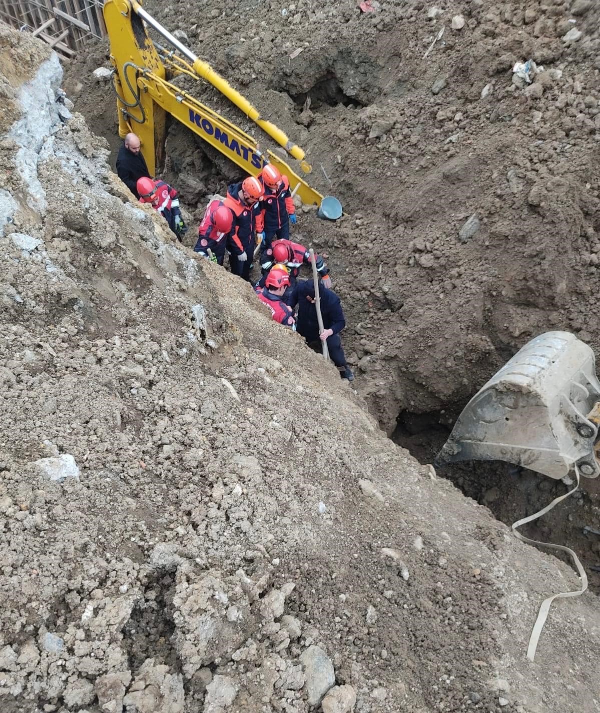 gocukte toprak altinda kalan is makinesi operatoru kurtarildi 3 S2vGitqT