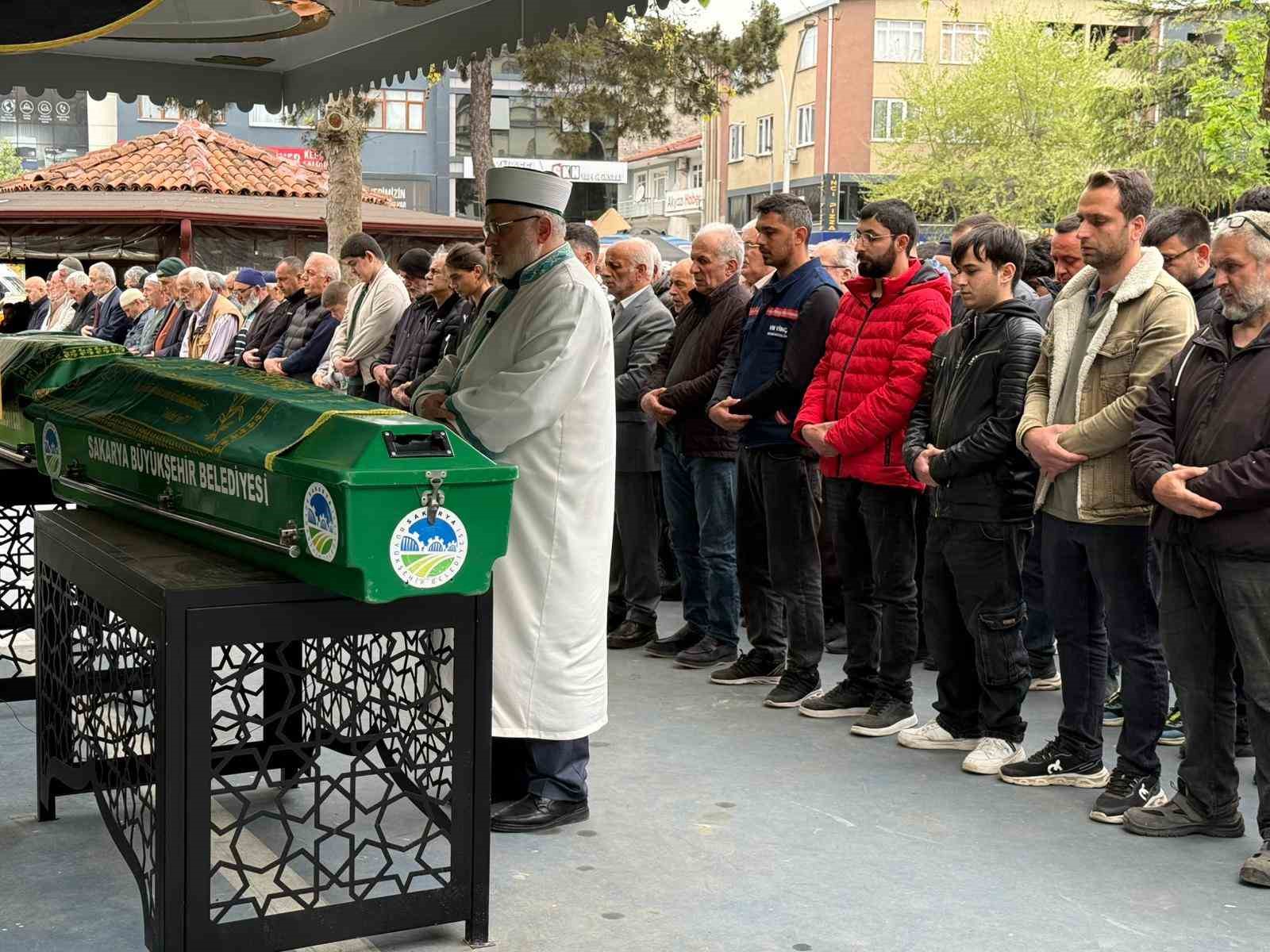 gogsunden bicaklanarak hayatini kaybetmisti son yolculuguna ugurlandi 0 v6w6zjQj