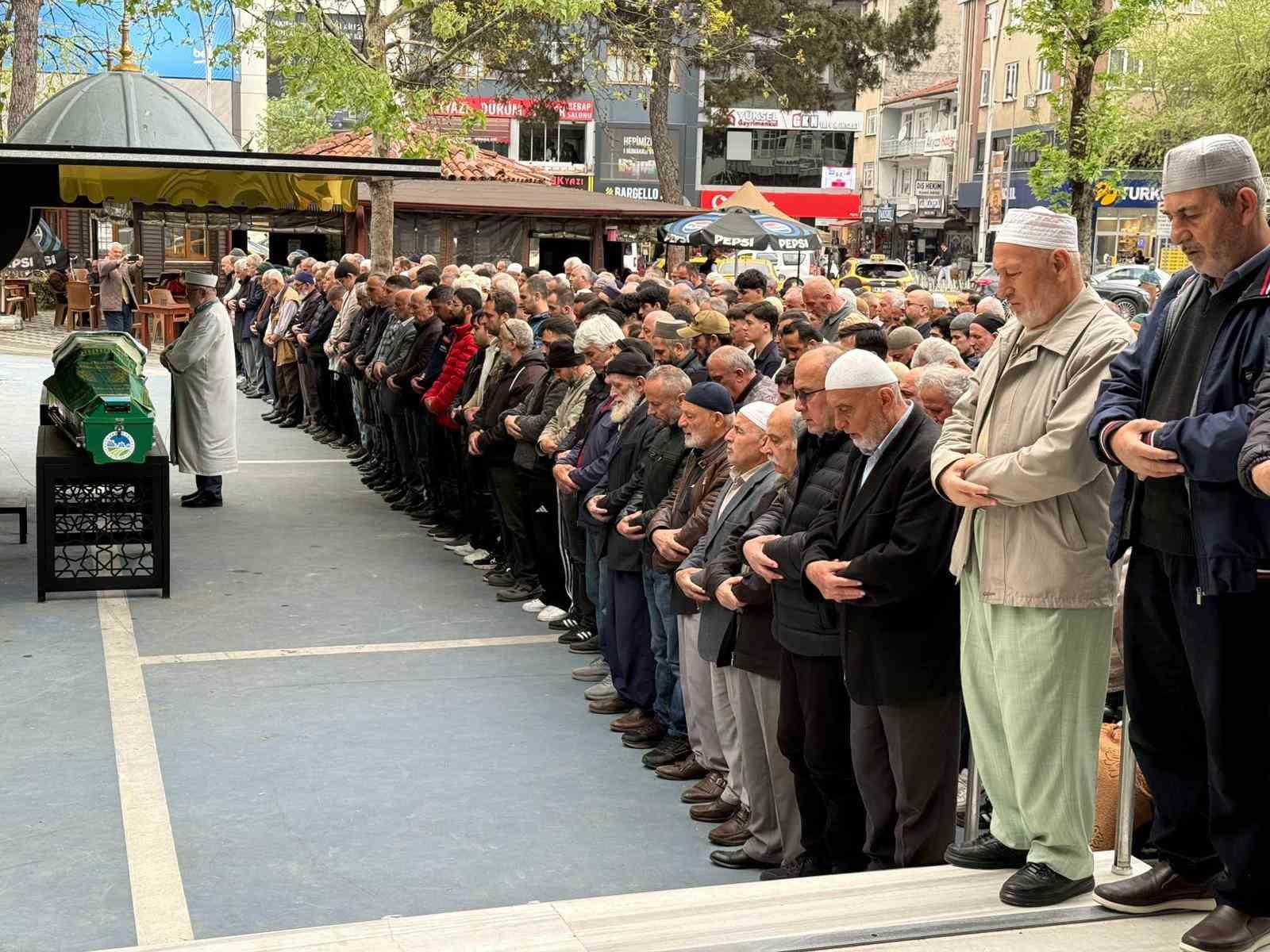 gogsunden bicaklanarak hayatini kaybetmisti son yolculuguna ugurlandi 1 GTDFIhdT