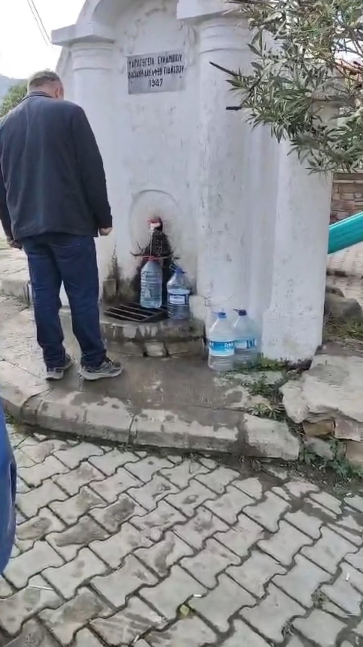 gokceada yasanan sel nedeniyle 2 gundur susuz kaldi 1 IdcTblRN